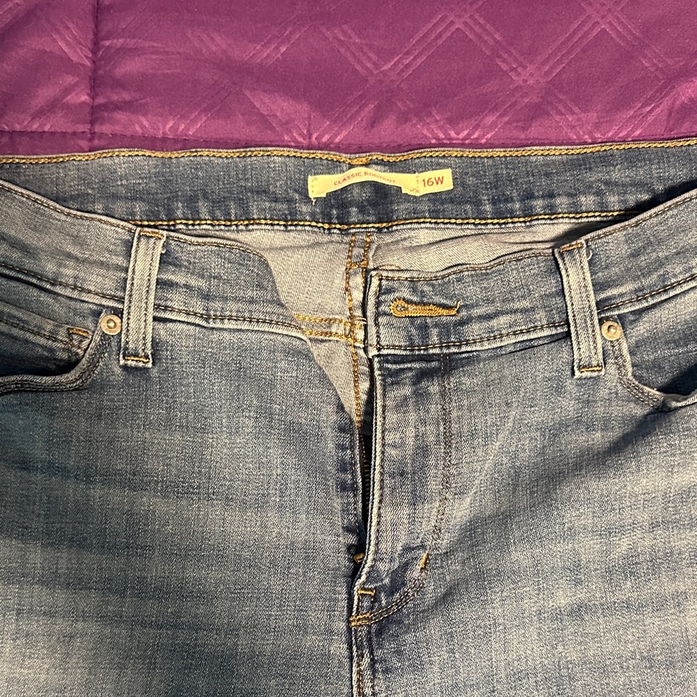 Levi's Women's Light Blue Flare Jeans - Picture 2 of 3